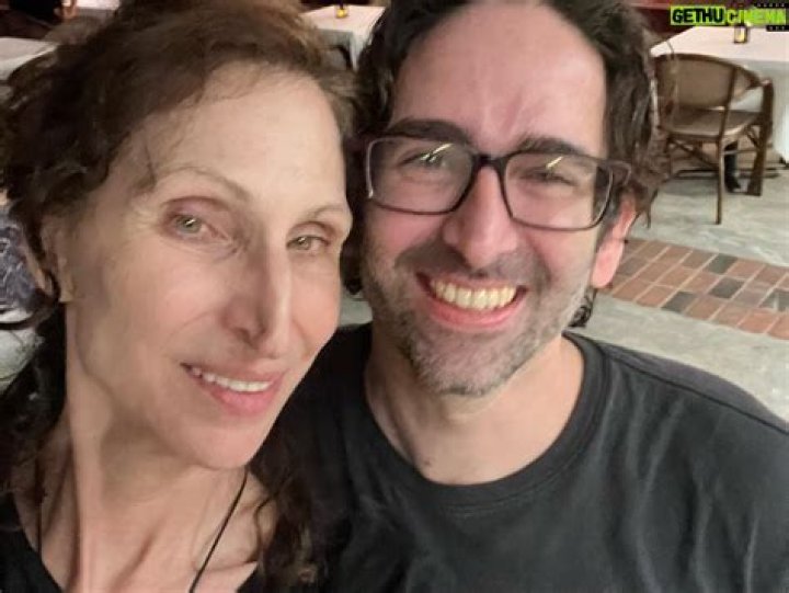 Bonnie Aarons – Biography, Age, Married, Husband, Family
