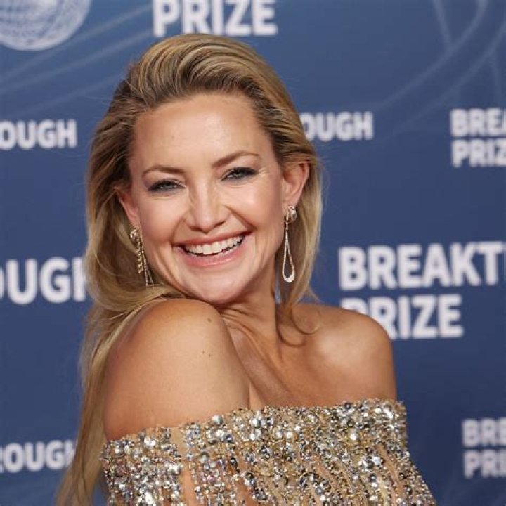 Kate Hudson Rocks Nude Bikini & Goes Makeup-Free On Instagram Pics Hollywood Life |